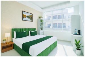 Hotel Siꓓꓓhi Vinayaka Inn Varanshi - Near Kashi Vishwanath Temple and Ganga Ghat with Fully Air Conditioned -Wi-fi #Restaurant #Parking - A Luxury Hotel In Varanasi