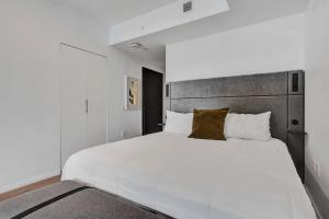 Luxury Miami Studio Bay Views