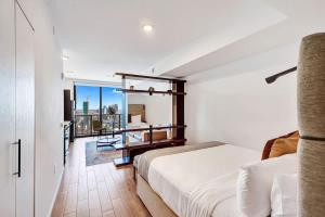 41st Floor Lux Miami Studio City and Bay Views