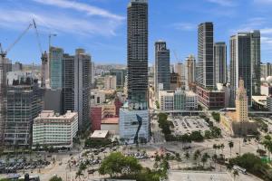 41st Floor Lux Miami Studio City and Bay Views