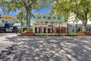 Beach Isles Modern 1BR Waterfront Apartment with Patio