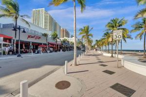 Beach Isles Modern 1BR Waterfront Apartment with Patio