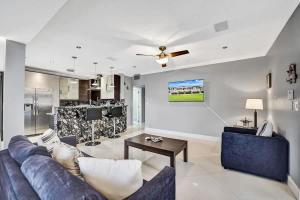 Beach Isles Modern 1BR Waterfront Apartment with Patio