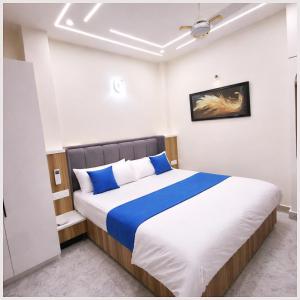 Hotel Blue Orbit Abhivad Ganga Near Vishwanath Temple - Free Parking and Restaurant - Best Premium Hotel In varanasi