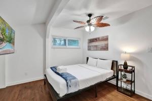 Tropical Oasis 2BR w Pool