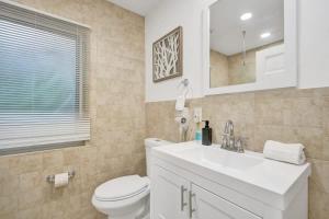 Tropical Oasis 2BR House w Pool