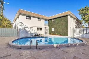 Rustic Retreats Beachy 1BR for 4 guests in the heart of Fort Lauderdale