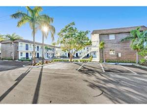 Rustic Retreats Beachy 1BR for 4 guests in the heart of Fort Lauderdale