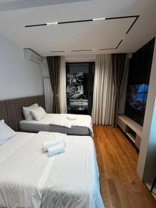 Planet Lux Apartment with secured parking In the garage