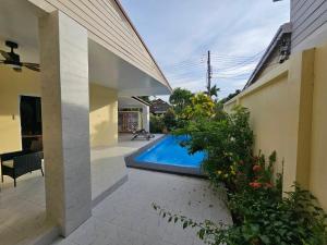 Rawai 4 Bedrooms Private Pool Villa