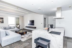 Luxury 2BR Sea View Jumeirah Beach Residence
