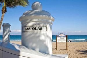 Rustic Retreats Beachy 1BR for 4 guests in the heart of Fort Lauderdale