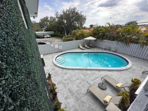 Rustic Retreats Cozy 1BR For 4 Guests Minutes From Las Olas