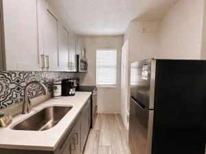Rustic Retreats Cozy 1BR For 4 Guests Minutes From Las Olas