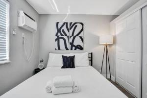 Rustic Retreats Modern 1BR For 4 Guests Minutes From Las Olas