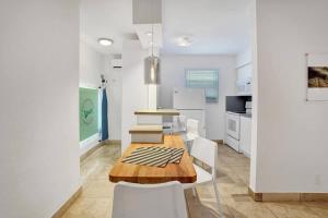 Waves Beach Town Spacious Studio Apartment For 4 People