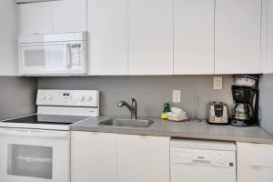 Waves Beach Town Spacious Studio Apartment For 4 People