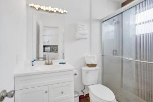 Waves Beach Town Spacious Studio Apartment For 4 People