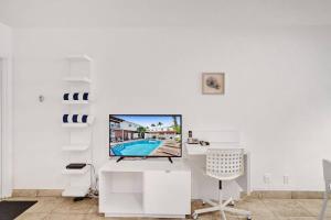 Waves Beach Town Spacious Studio Apartment For 4 People