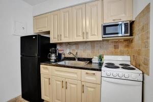 Waves Beach Town Spacious Studio Apartment For 4 People