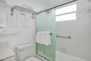 Waves Beach Town Cozy Studio Apartment