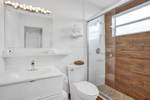 Waves Beach Town Cozy Studio Apartment