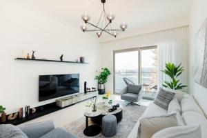 Grand Bleu, Emaar Beachfront - The Mint Stay