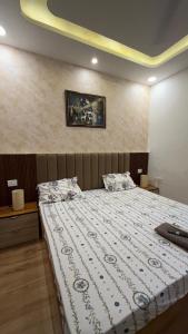 Visitor luxurious stop