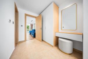 Luxury Spacious 5 bed Villa Pool and Garden
