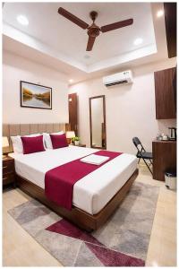 Hotel VIMOKSHA# RESIDENCE - Near Kashi-Vishwanath-Temple-And Ganga Ghat With-Lift-Wifi- Restaurant- Paid-Parking facilities-Newly Decorated Room- A Top Rated Premium Hotel in Varanasi