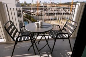 Brand New 2-BR apartment, only 7 min to the beach!