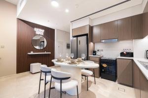 Burj Khalifa Front Ultra Luxe Designer Residence