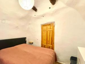 Cave Houses Ed, Yara and Nadieh with PRM facilities