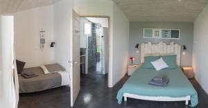 B&B / Chambres d'hotes Maison d'Hotes Les Petites Terres : Chambre Triple