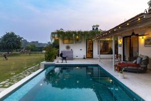 StayVistas Bagaan Farm Stay - 4BHK Pet-Friendly Villa with Home Theatre