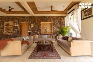 StayVistas Bagaan Farm Stay - 4BHK Pet-Friendly Villa with Home Theatre