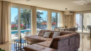 Modern villa Gloria with pool in Vabriga