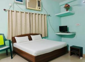 Alkapuri Guest House