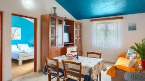 Villa Greis with 4 bedrooms and pool in Buje