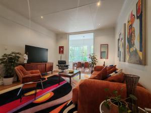 Large, central and secure 3 bed with ACs and workspace