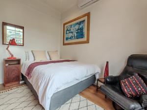 Large, central and secure 3 bed with ACs and workspace