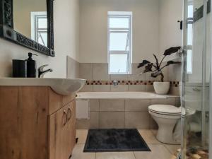 Large, central and secure 3 bed with ACs and workspace