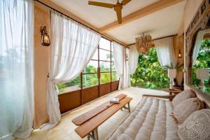 Villa Pi 2BR Private Villa - 5 Min to Thomas Beach