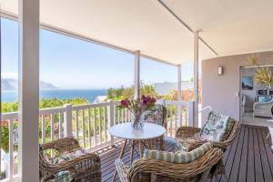 Bay Beach Vista-Two Suites with Deck and Sea views