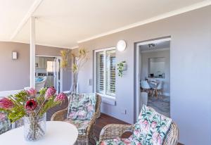 Bay Beach Vista-Two Suites with Deck and Sea views