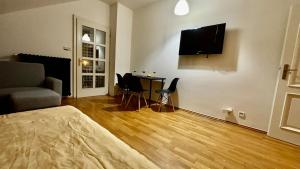 Romantic Apt with Secret Terrace - Old Town Prague