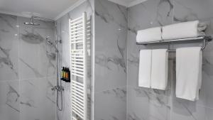 CC LUX Suites in Piraeus Port