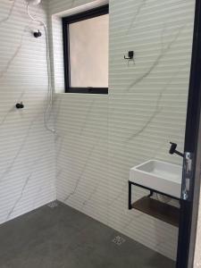 Casa na montanha com bela vista e pôr do sol