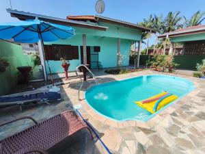 Casa com piscina e 3 quartos à 500mts da praia