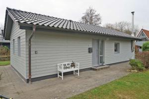 Blockhaus mit Wintergarten und Kamin